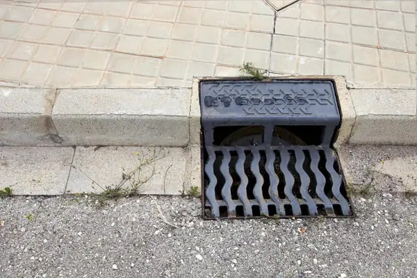 What Is Curb and Gutter: Understanding Its Differences & Importance