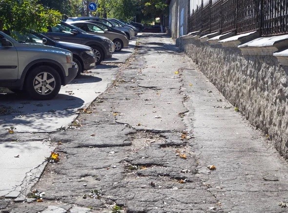 common types of parking lot pavement defects